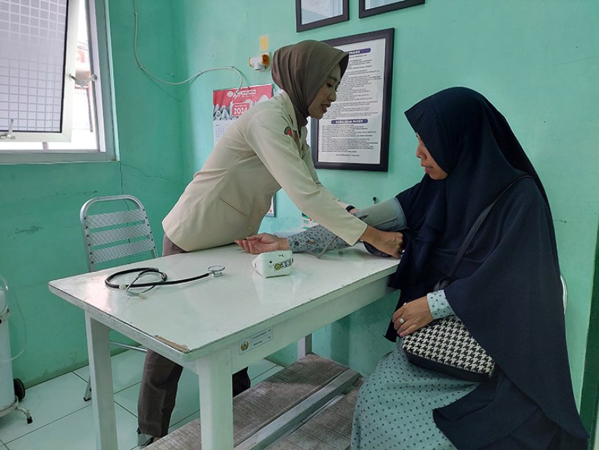 Klinik Kartika 04 Banjarnegara Lakukan Pelayanan Pemeriksaan dan KB Gratis untuk Warga
