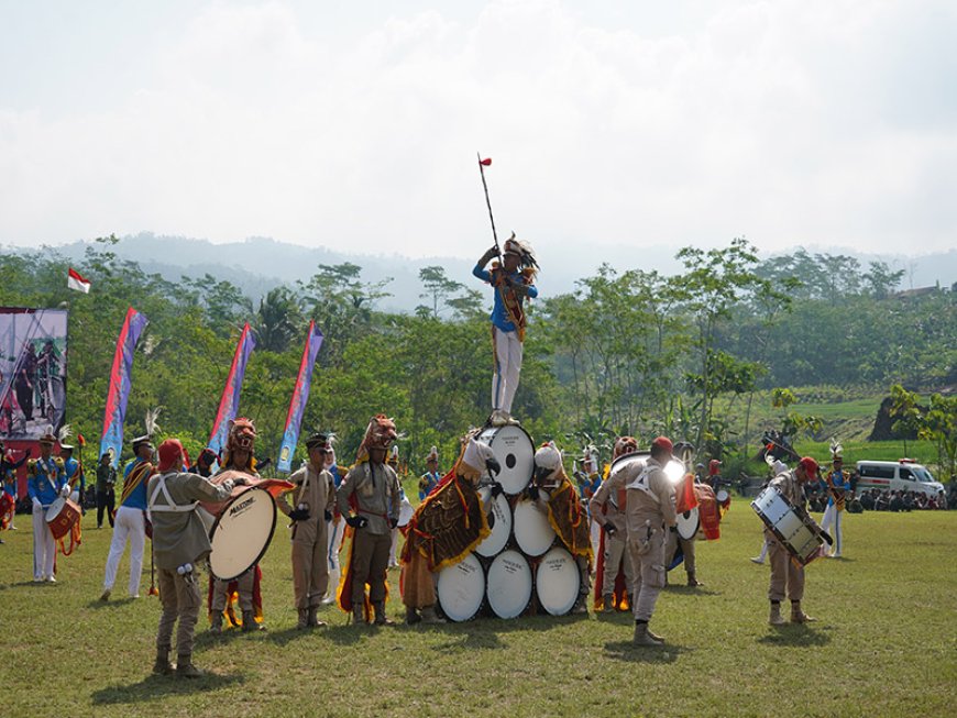 Drumb Corp Tarun Bakti Meriahkan Rangkaian Kegiatan TMMD Reguler ke-120 di Banjarnegara