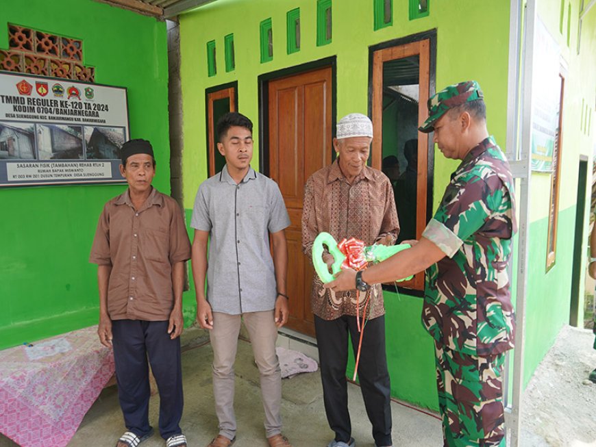 TMMD Reguler ke-120 Resmi Ditutup Warga Desa Sijenggung Terima Kunci Rumah RTLH