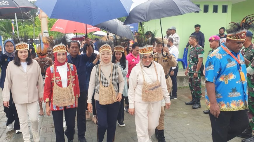 Sambut Ketua OASE KIM Kunjungi Festival Danau Sentani Pabung Jayapura Minta Masyarakat Lestarikan Budaya Papua