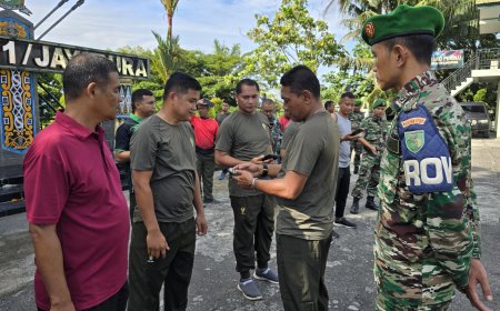 Kasdim Jayapura Tekankan Bahaya Judi Online Saat Pengecekan Ponsel Anggota