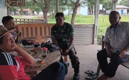 Komsos Dengan Warga, Babinsa Koramil Suradadi Rutin Pantau Wilayah Binaan