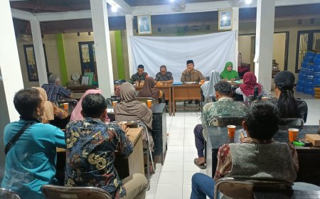 Babinsa Koramil Hadiri Rapat Pengukuhan RT Dan RW Desa Babakan