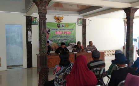 Dukung Ketahanan Pangan, Babinsa Koramil Tarub Dampingi Penyaluran Bantuan Bibit Padi