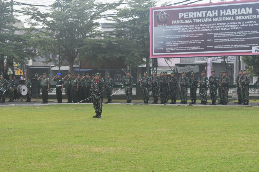 Pabung Kodim Tegal Pimpin Upacara Bendera Awal Bulan Juli