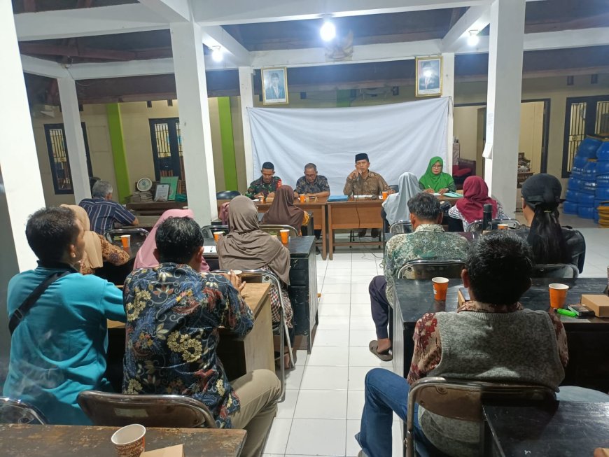 Babinsa Koramil Hadiri Rapat Pengukuhan RT Dan RW Desa Babakan