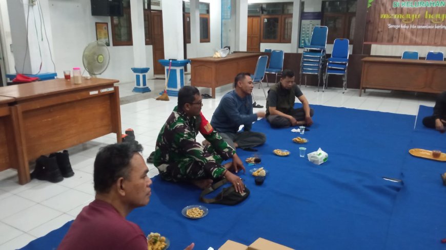 Babinsa Koramil Tegal Selatan Hadiri Rapat Karang Taruna Tunas Jaya