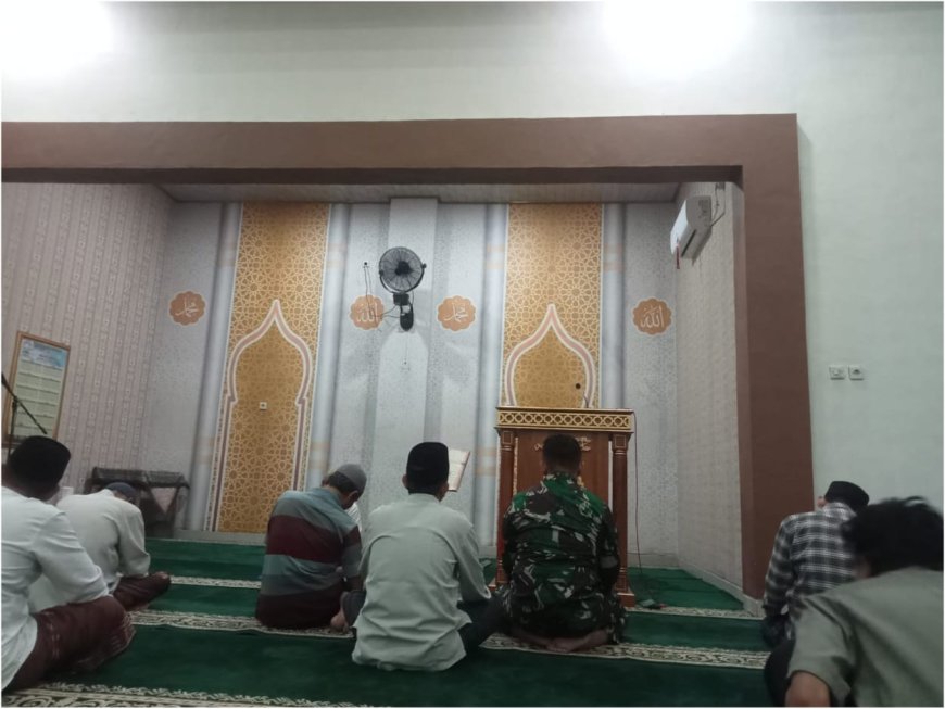 Babinsa Koramil Lebaksiu Laksanakan Sholat Subuh Berjamaah