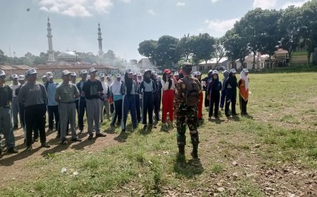 Babinsa Koramil Bumijawa Latih Paskibra Tingkat Kecamatan