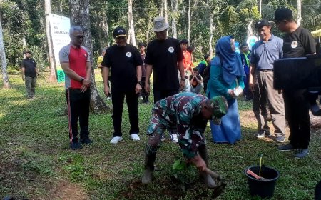 Danramil Bawang dan Forkompimcam Gelar Penghijauan Lingkungan