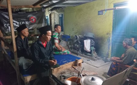 Pererat Tali Silaturahmi, Babinsa Koramil Bumijawa Sambangi Tokoh Masyarakat Desa Binaan