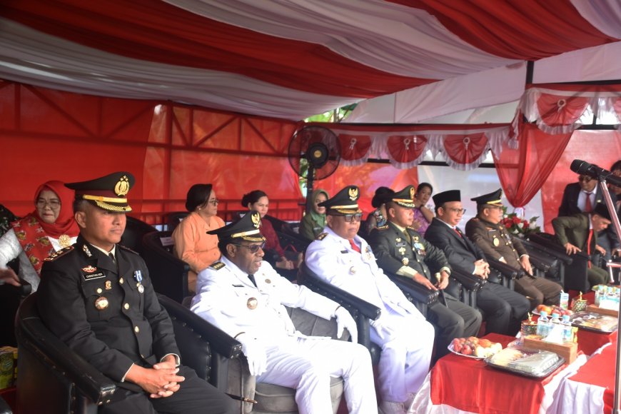 Dandim Jayapura Hadiri Upacara Pengibaran Bendera Merah Putih HUT RI Ke - 79 Kabupaten Keerom