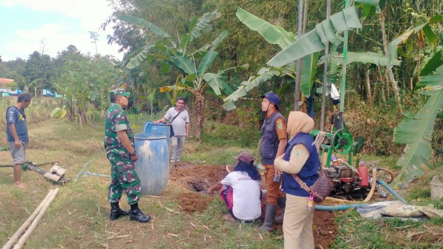 Bantu Kebutuhan Air Danramil 09 Susukan Pimpin Langsung Pembuatan Sumur Bor