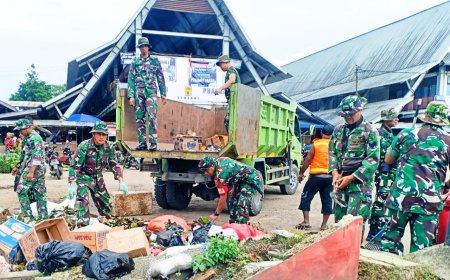 Kurangi Wabah Penyakit Babinsa Koramil Sentani Karya Bakti Bersihan Sampah Di Area Pasar Baru