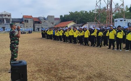 Anggota Koramil Margasari Berikan Latihan Dasar Kepemimpinan Siswa SMK Bhakti Praja