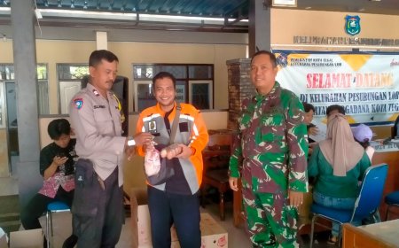 Peduli Stunting, Babinsa Koramil Sumrpanggang Damping Penyaluran Makanan Tambahan