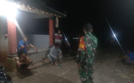 Babinsa Koramil 17 Balapulang Sambangi Pos Ronda, Beri Motivasi Jaga Keamanan