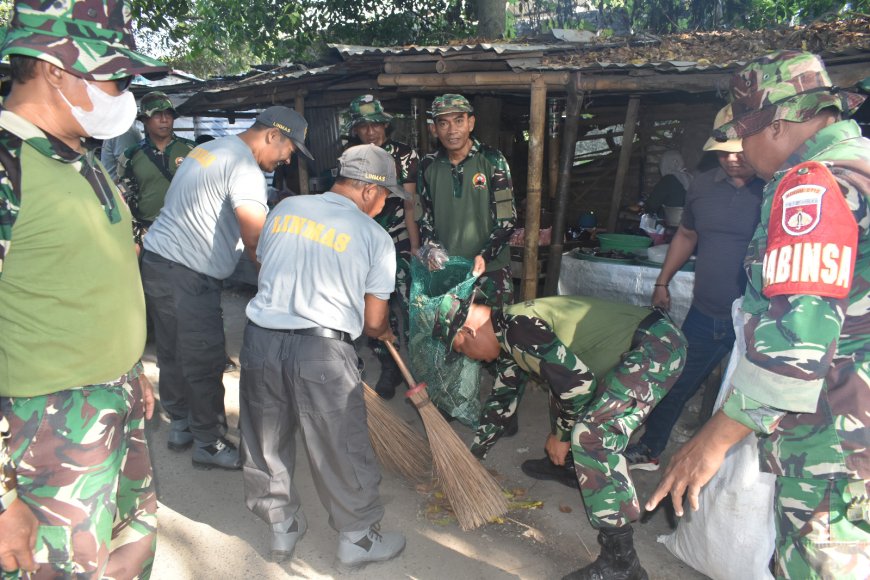 Jelang HUT TNI Ke – 79, Kodim 0712 Tegal Bersihkan Pasar Trayeman