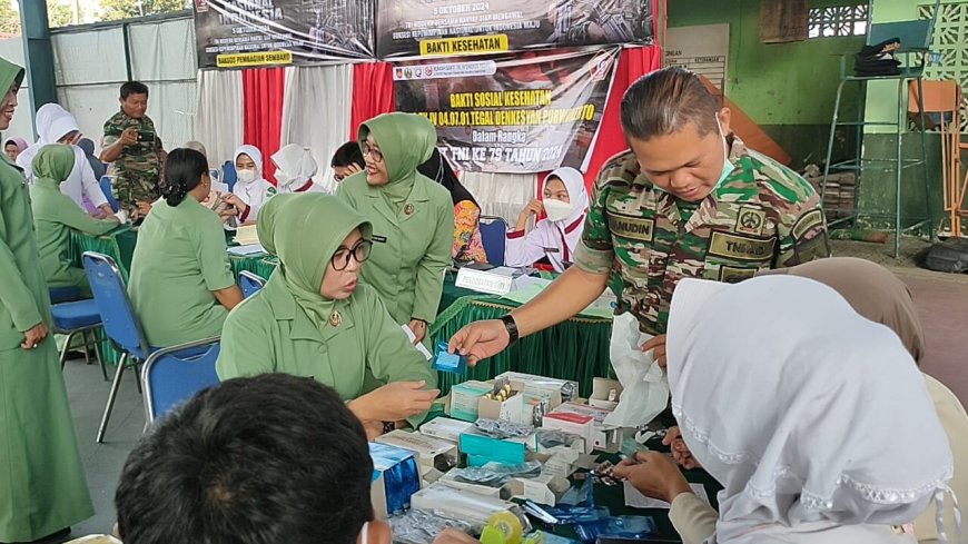 HUT TNI Ke-79, Kodim Tegal Gelar Bakti Kesehatan Pengobatan Gratis, Penyerahan Paket Sembako dan Makanan UMKM Gratis