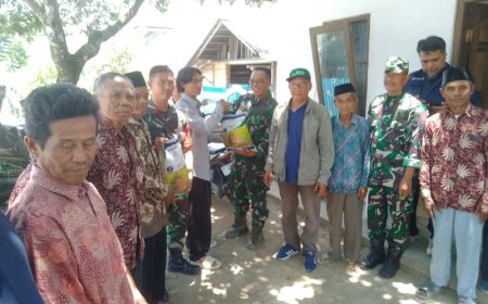 Danramil Dan Babinsa Mendampingi Penyaluran Bibit Padi