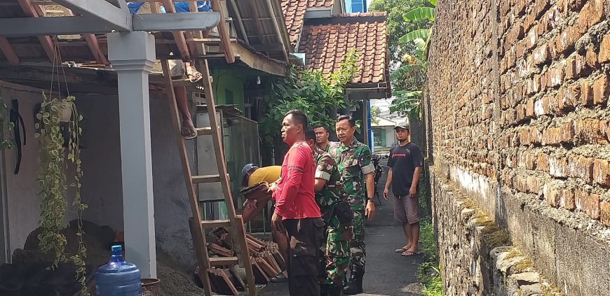 Danramil Pimpin Pembongkaran Rumah Warga Penerima Bantuan RTLH