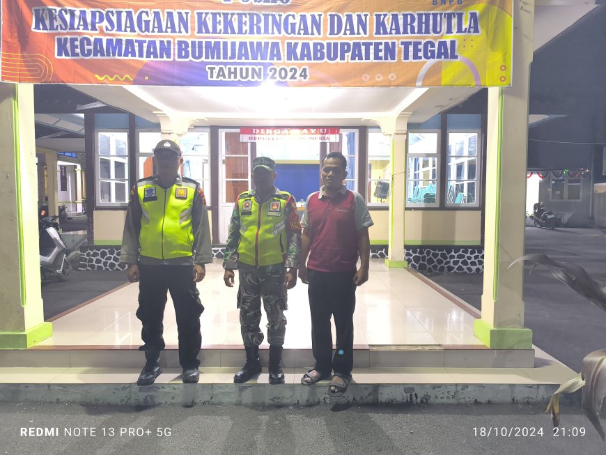 Babinsa Koramil Bumijawa Laksanakan Piket Kesiapsiagaan Bersama Forkopincam