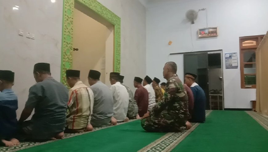 Babinsa Koramil Pangkah Sholat Subuh Berjamaah Di Desa Binaan