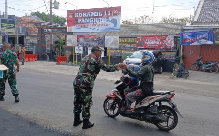 Koramil Pangkah Bagikan Nasi Ponggol Kepada Warga