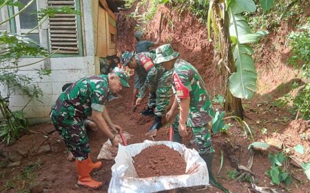 Danramil 09 Susukan Pimpin Kerja Bakti Pembersihan Material Longsor
