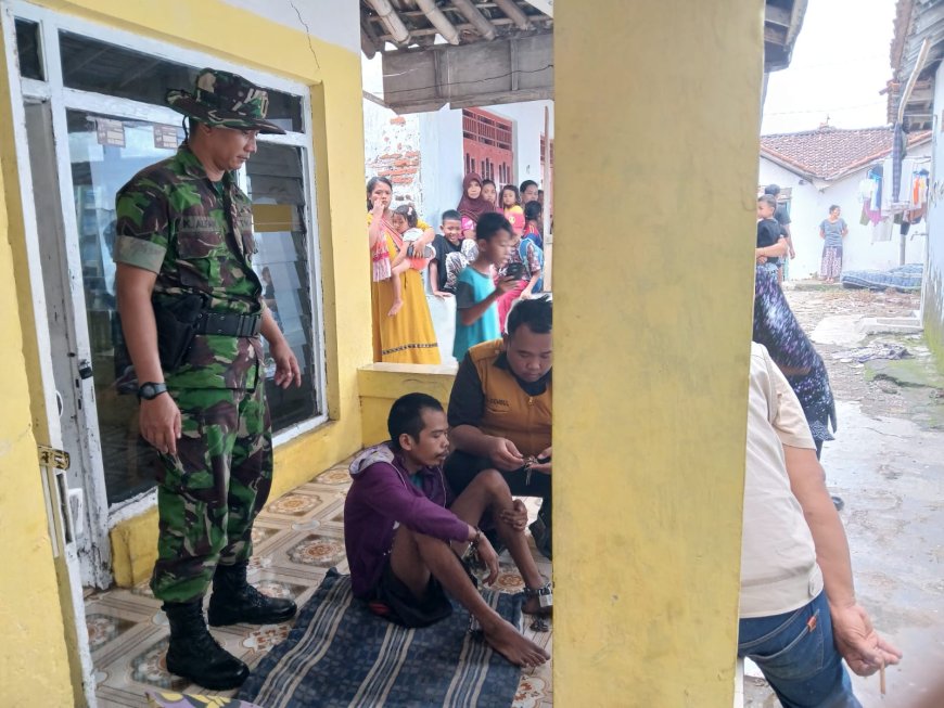 Sertu Alfan Lakukan Pendampingan Petugas Kesehatan Dalam Evakuasi ODGJ