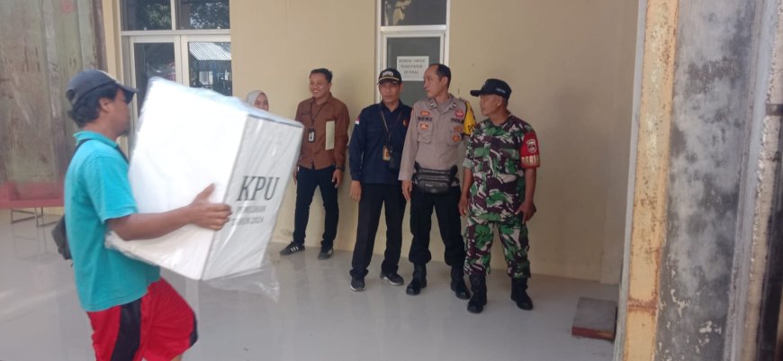 Babinsa Dan Bhabinkamtibmas Pagerbarang Monitoring Distribusi Logistik Pilkada