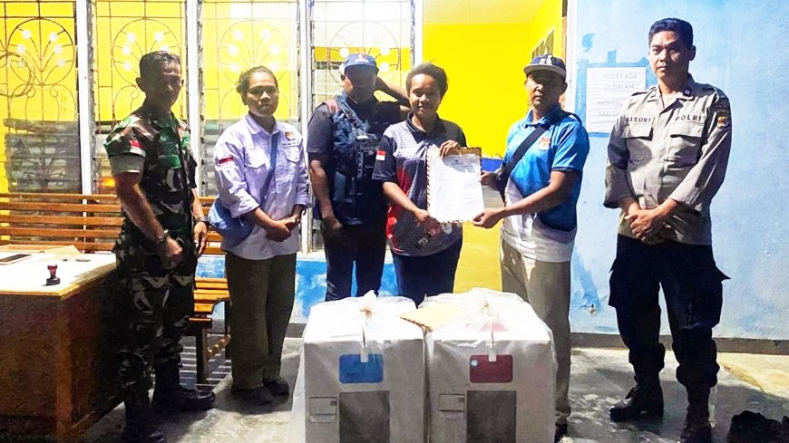 Babinsa Koramil Skanto Bersama Bhabinkamtibmas Kawal Pengembalian Kotak Suara Dari TPS Ke Kantor Distrik