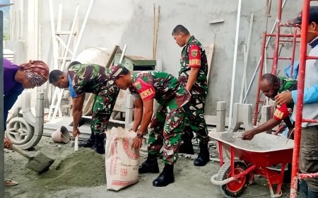 Jalin Toleransi Antar Umat Beragama Babinsa Sentani Gotong Royong Renovasi Gereja Bersama Jemaat