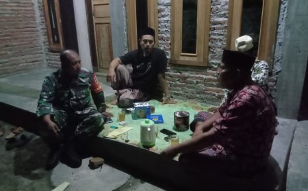 Pererat Sinergitas, Babinsa Koramil Kramat Komsos Dengan Warga Desa Binaan