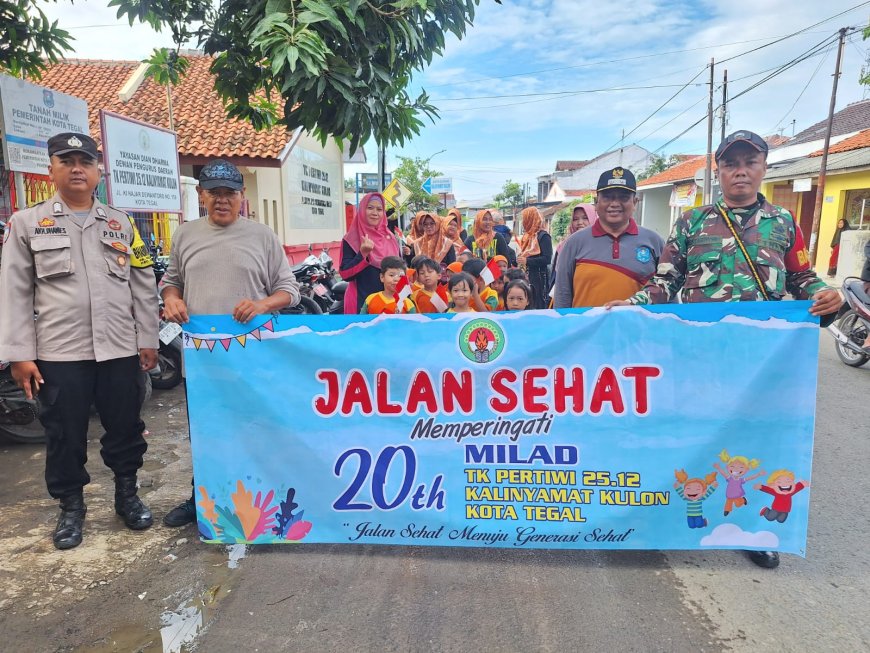 Babinsa Koramil Sumurpanggang Kawal Jalan Sehat HUT TK Pertiwi