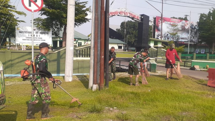 Peduli Kebersihan, Anggota Kodim 0712 Tegal Laksanakan Pembersihan Pangkalan
