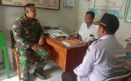 Babinsa Koramil Pangkah Komsos Dengan Perangkat Desa Sebagai Wujud Sinergitas