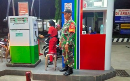 Tingkatkan Keamanan Wilayah, Babinsa Koramil Balapulang Melaksanakan Patroli dan Pemantauan Distribusi BBM