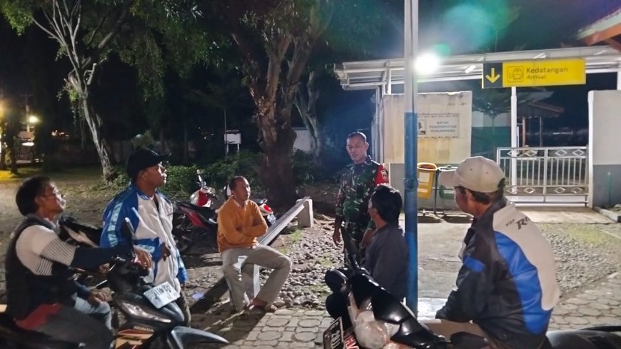 Patroli Malam, Serda Khaerul Ajak Warga Jaga Keamanan Lingkungan