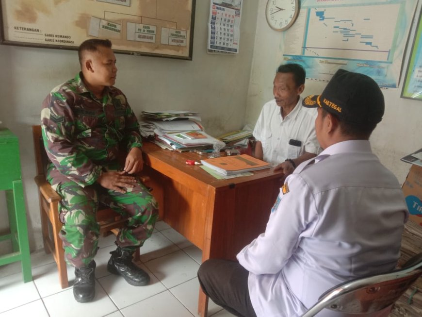 Babinsa Koramil Pangkah Komsos Dengan Perangkat Desa Sebagai Wujud Sinergitas