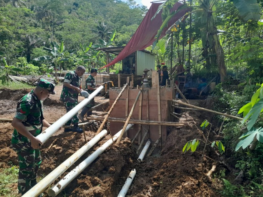 Babinsa Koramil 01 Banjarnegara Dukung Irigasi Pertanian