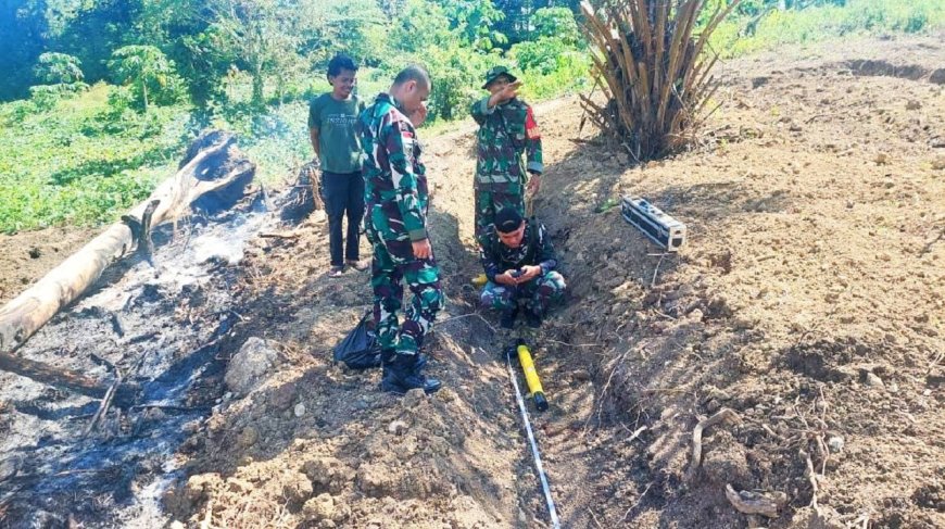 Penuhi Kebutuhan Air Bersih Santri Babinsa Skanto Dampingi Tim Survei Pencarian Sumber Air