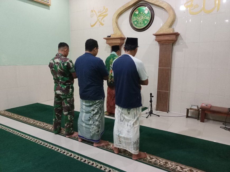 Babinsa Koramil Pangkah Sholat Subuh Berjamaah Dengan Warga Binaan