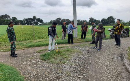 Danramil Tarub Dampingi Staf Dispermades Laksanakan Pengukuran Sasaran TMMD