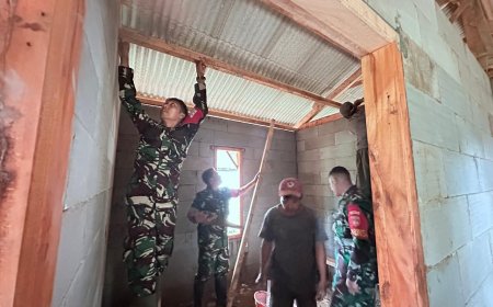 Koramil 18 Pagentan dan Warga Gotong Royong Bangun RTLH