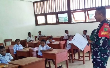 Babinsa Waris Berbagi Inspirasi Tanamkan Cinta Tanah Air Sejak Dini