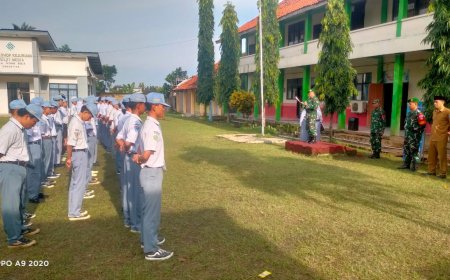Jadi Irup Upacara Bendera Di Sekolah, Danramil 17 Balapulang Menghimbau Kepada Para Siswa-siswi SMK Darussalam