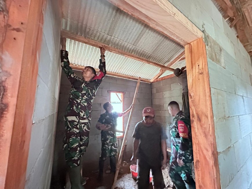 Koramil 18 Pagentan dan Warga Gotong Royong Bangun RTLH