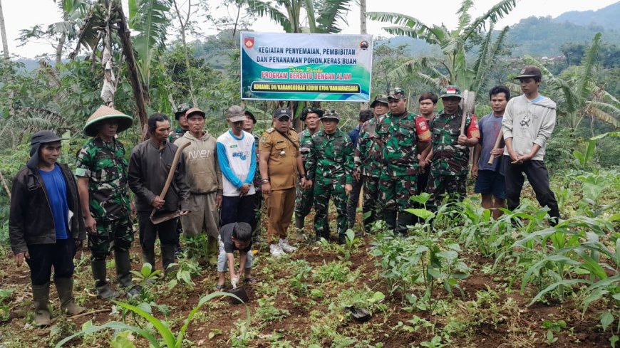 Koramil 04 Karangkobar dan Warga Tanam 700 Pohon Kopi 