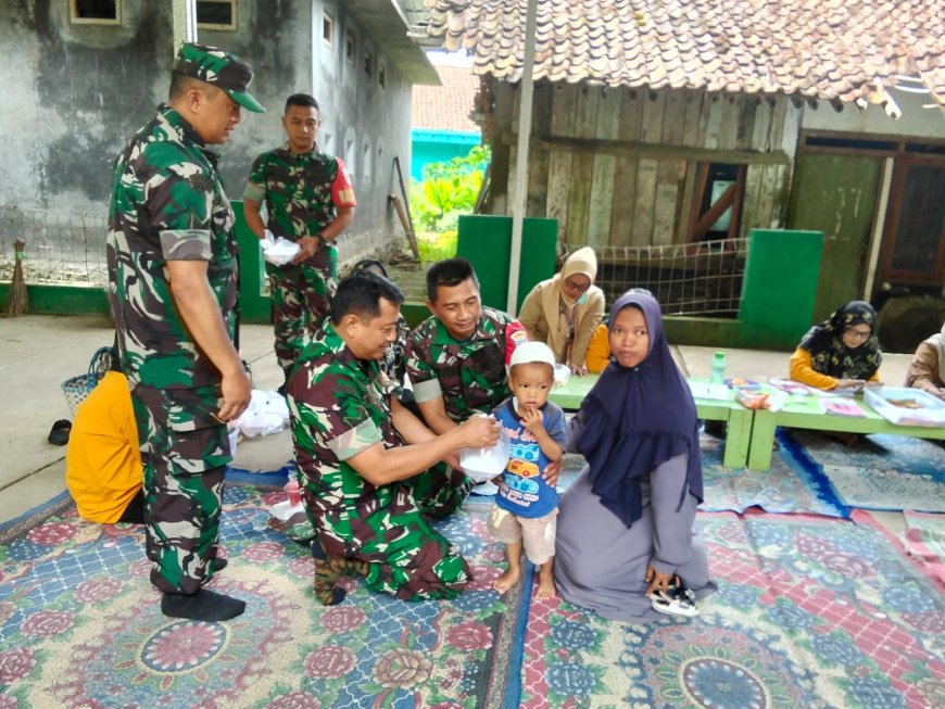 Babinsa Koramil 13 Banjarmangu Dampingi Kegiatan Posyandu